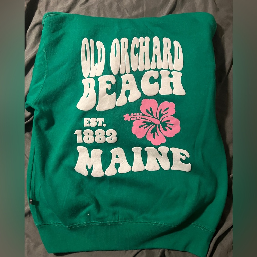 Beach sweatshirt woman’s size SMALL